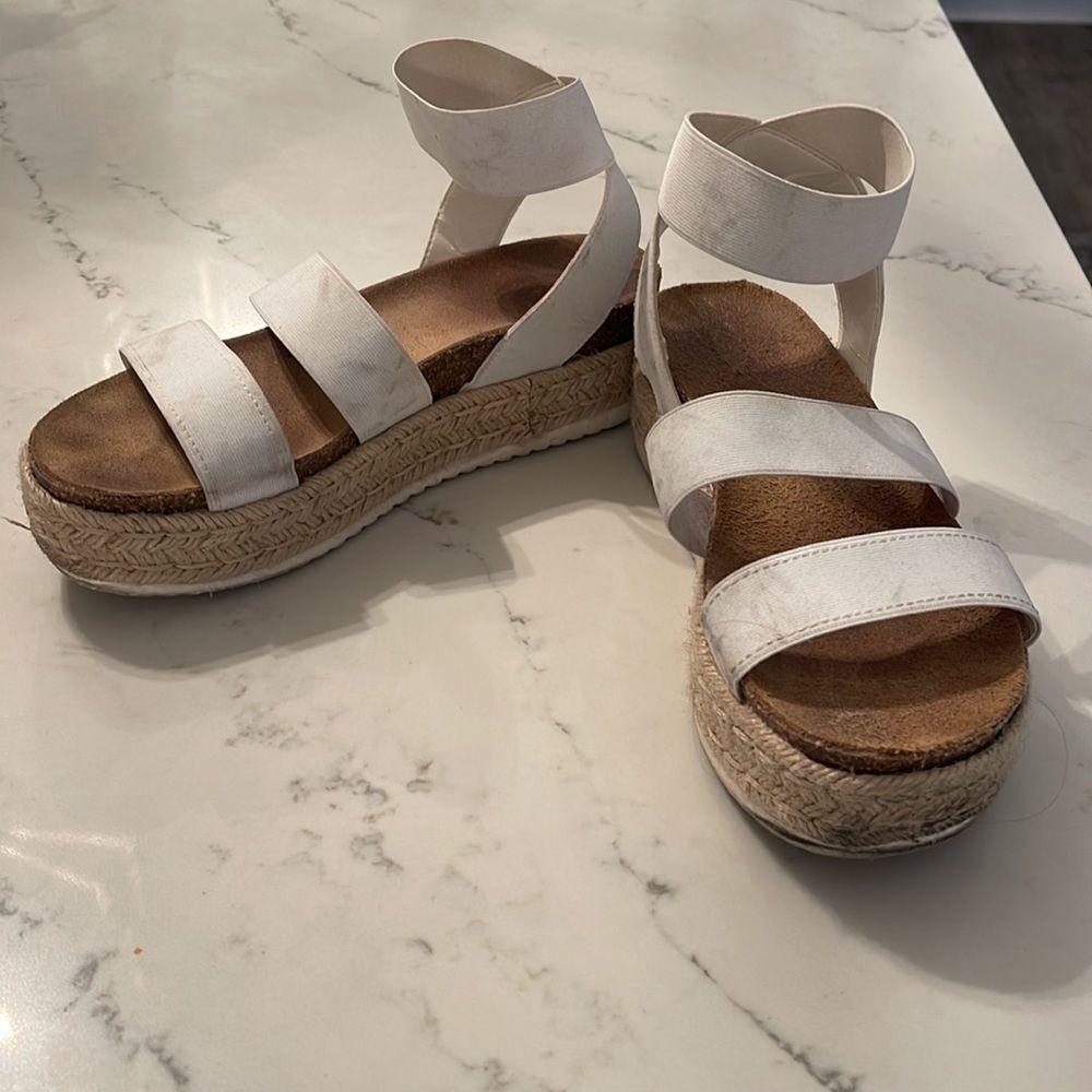 Steve Madden Tunisa - Size 8 - Picture 2 of 3